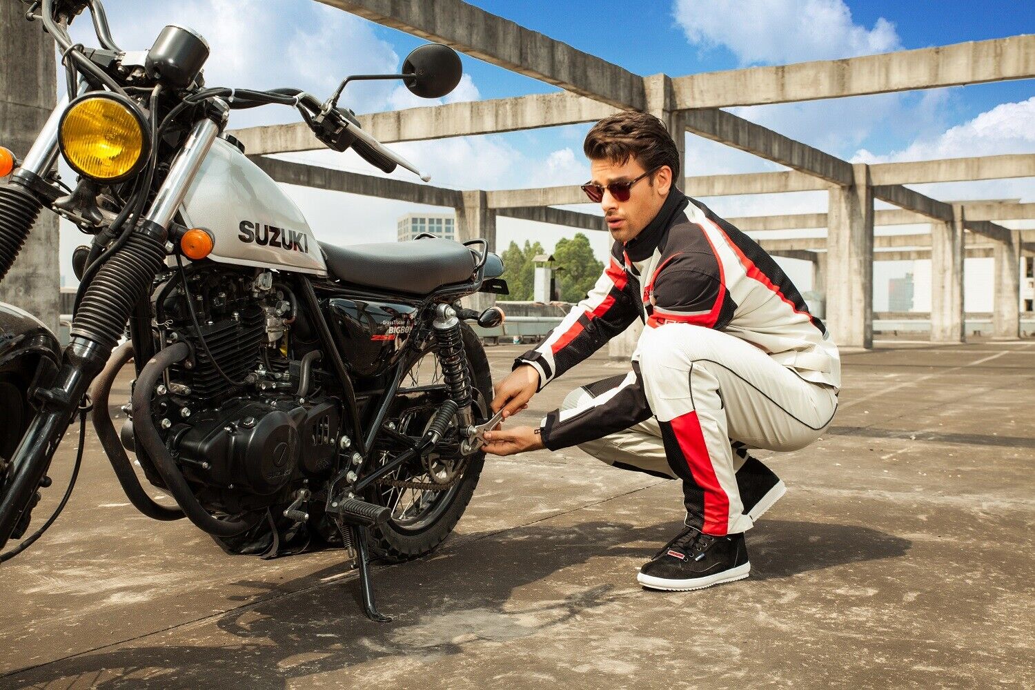 Motorcycle Summer Air Mesh Breathable Riding Jacket with CE Armour Reflective Body Protection - KIYOKI